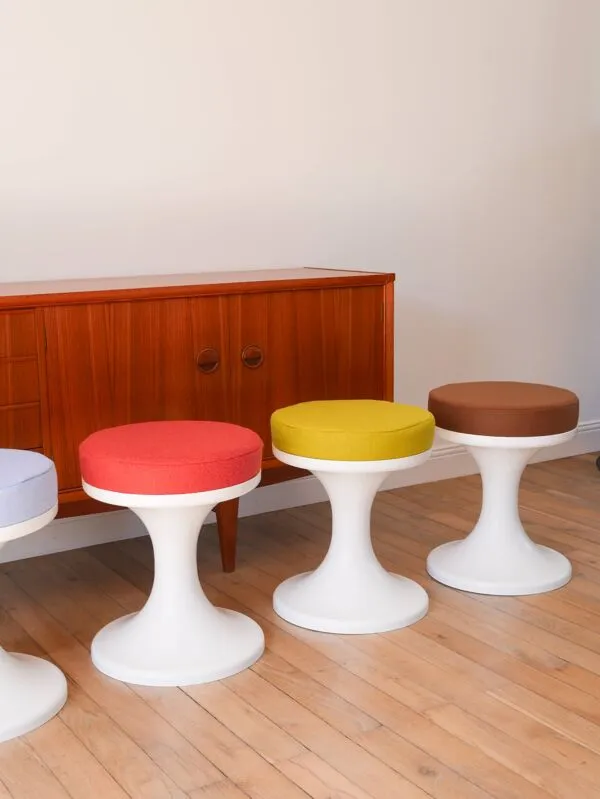 Illustration numéro 3 du produit Tabouret tulipe en Plastique et Laine, Mocha Mousse, Design Space Age, 1970