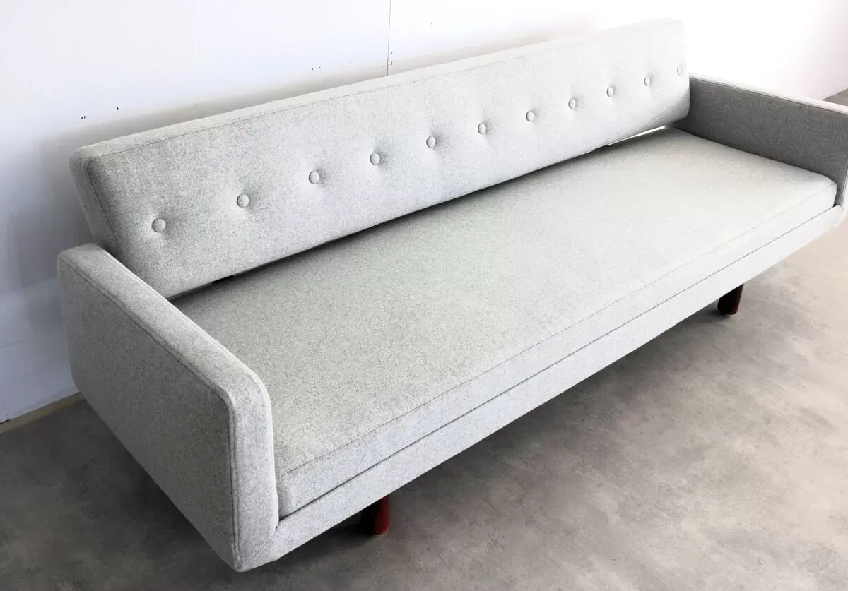 Illustration numéro 3 du produit Rare canapé d'Edward Wormley modèle ''New York