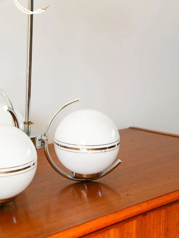 Illustration numéro 3 du produit Suspension 3 feux en opaline et chrome, Art Déco, 1940