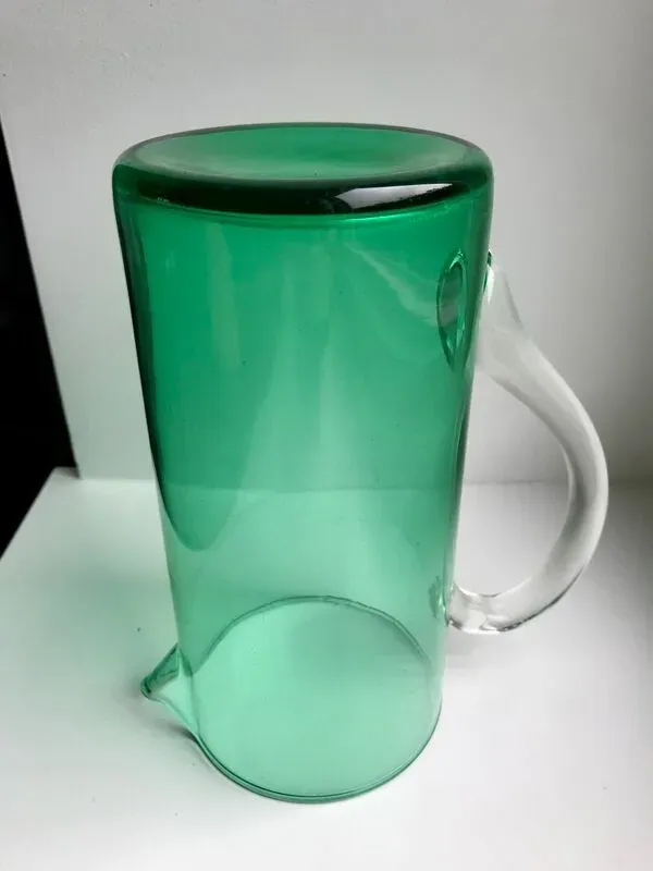 Illustration numéro 3 du produit Pichet en verre vert années 70