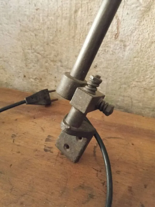 Illustration numéro 3 du produit Lampe d'atelier, attribuée à Alphonse Pinoit, années 30 à 50