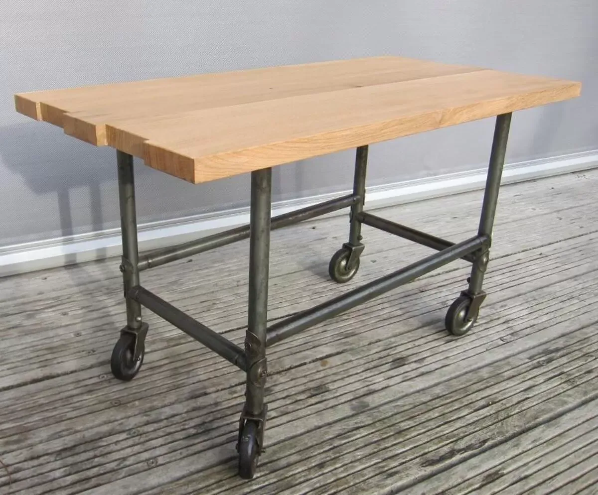 Illustration numéro 3 du produit Table roulante industrielle d'appoint