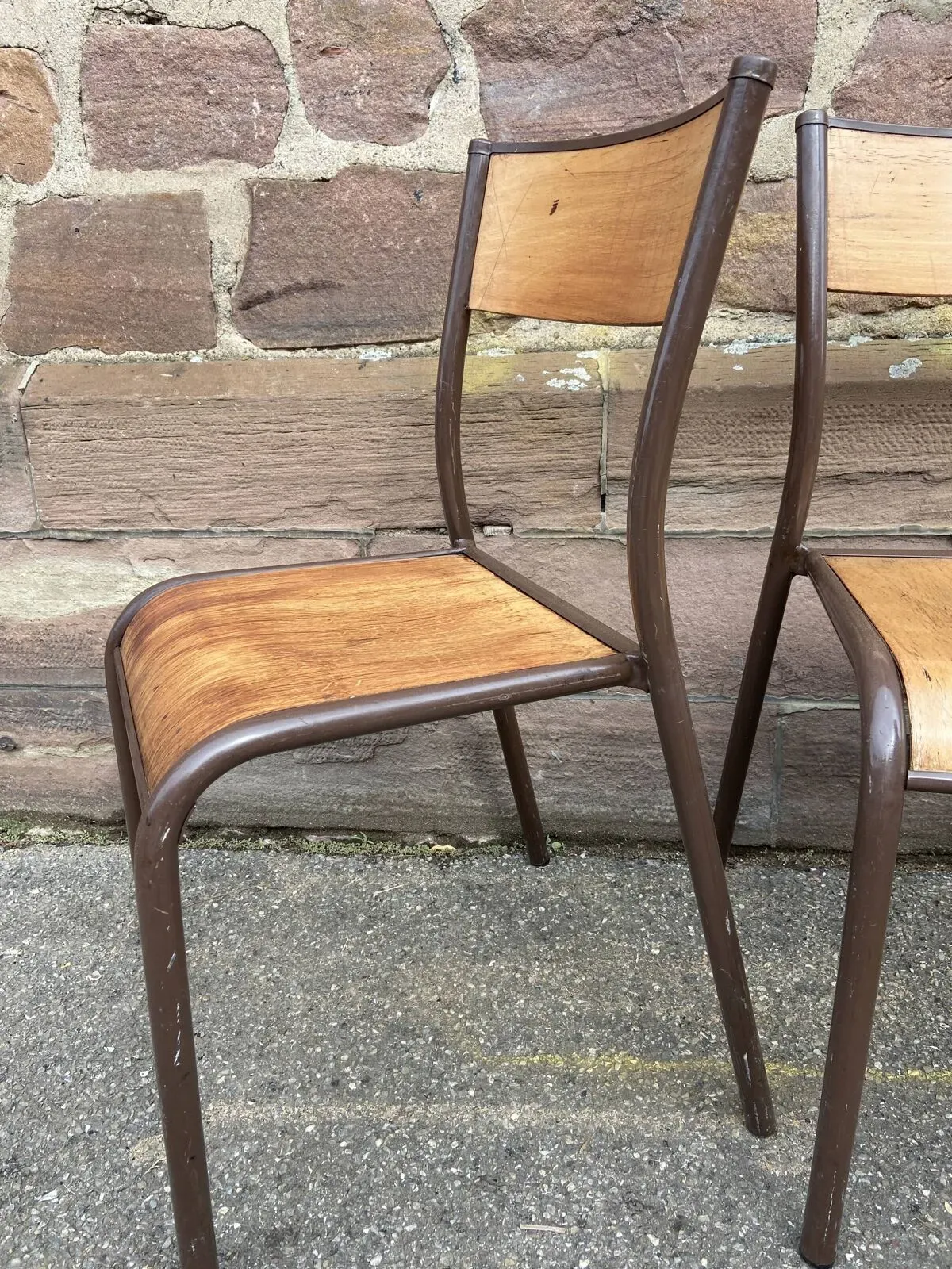 Illustration numéro 3 du produit 4 chaises école vintage