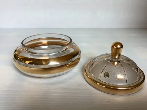 Illustration numéro 3 du produit Bonbonnière boîte verre givré et doré