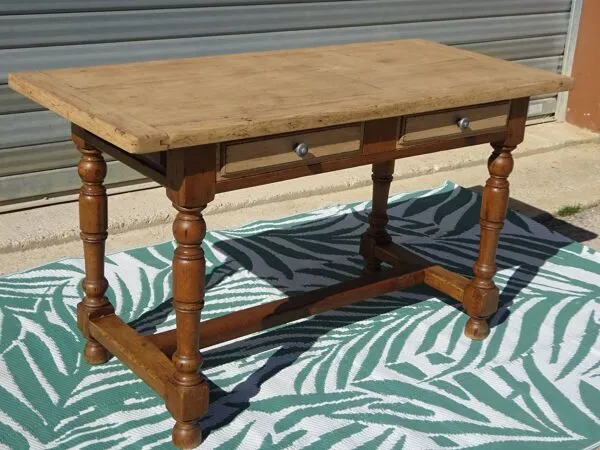 Illustration numéro 3 du produit table/bureau tout en chêne massif