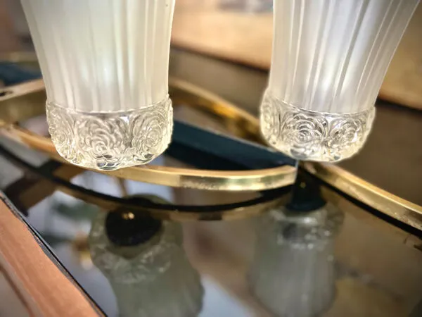 Illustration numéro 3 du produit Table basse design vintage chrome et verre fumé noir sur roulettes