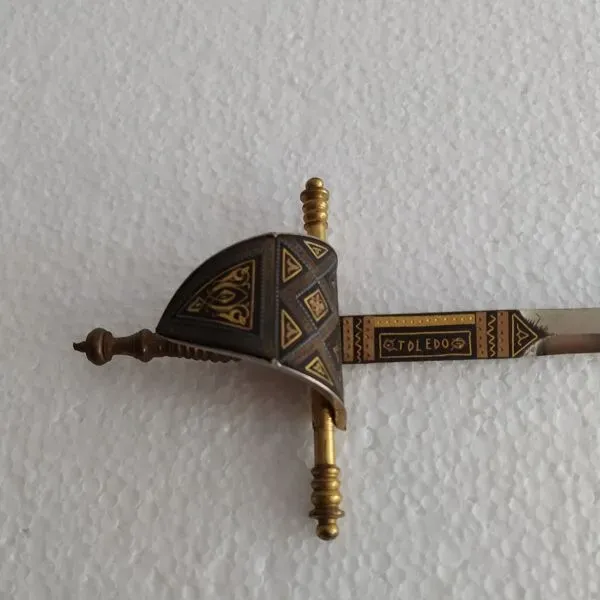 Illustration numéro 3 du produit Coupe-papier