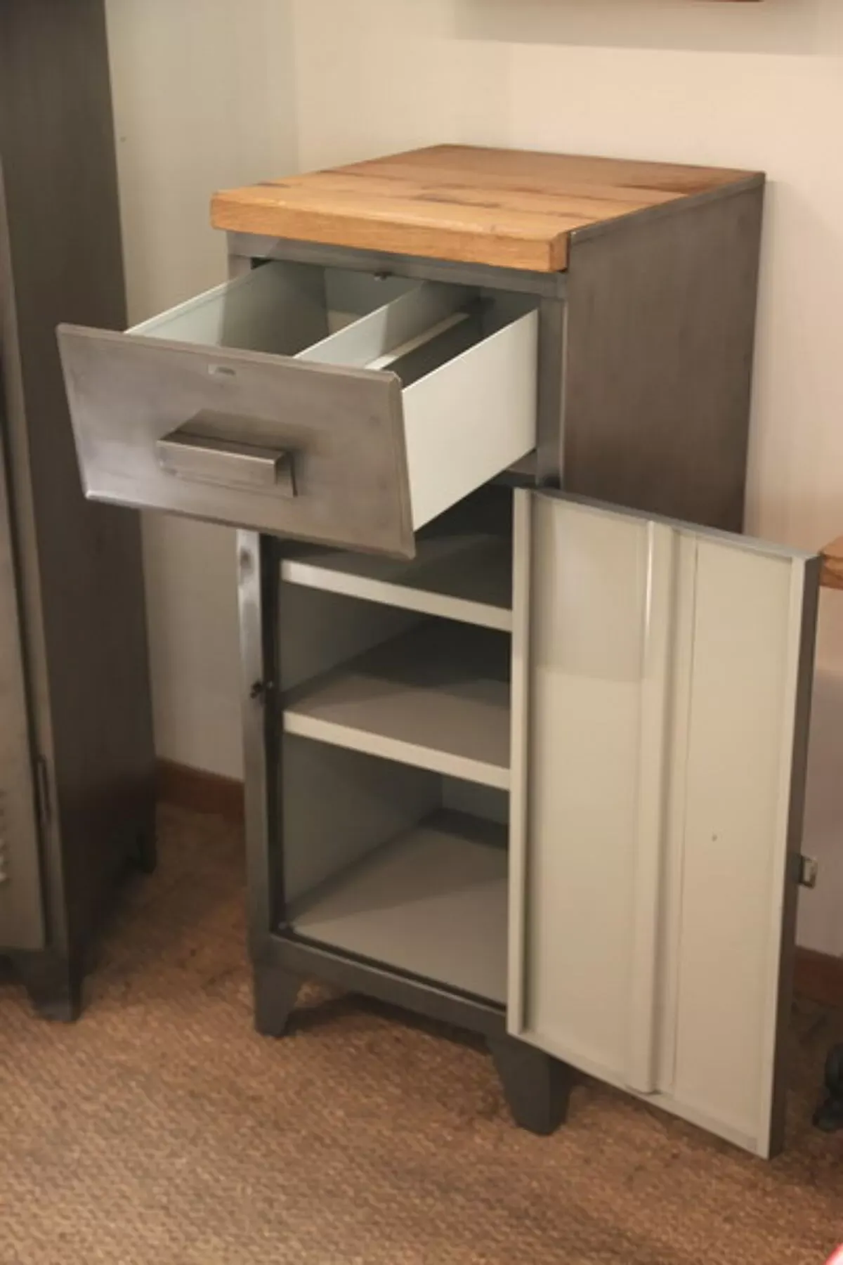 Illustration numéro 3 du produit Placard industriel