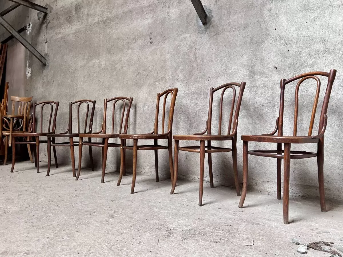 Illustration numéro 3 du produit Série de 6 chaises bistrot vintage