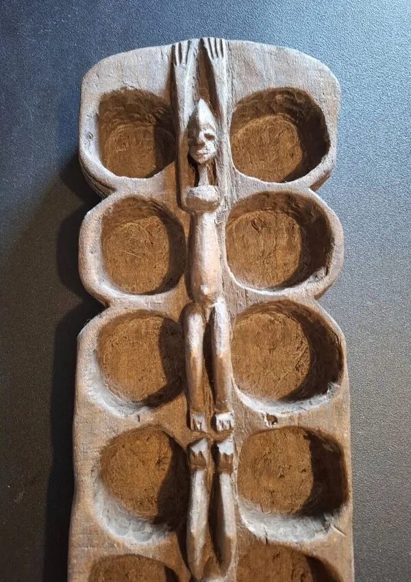 Illustration numéro 3 du produit Véritable Awalé traditionnel en bois massif sculpté