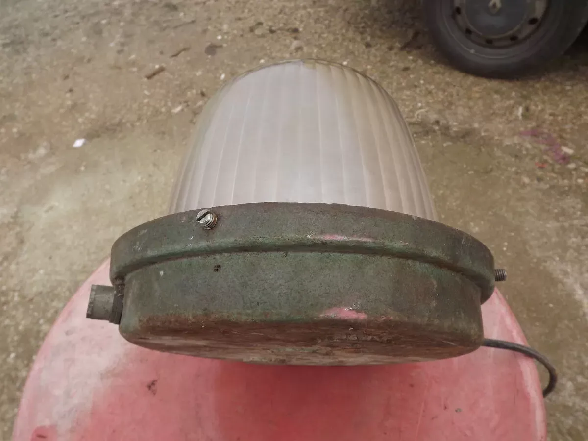 Illustration numéro 3 du produit Suspension industrielle Fonte et verre