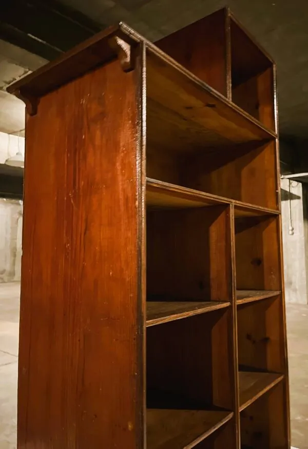 Illustration numéro 3 du produit Meuble de rangement en bois