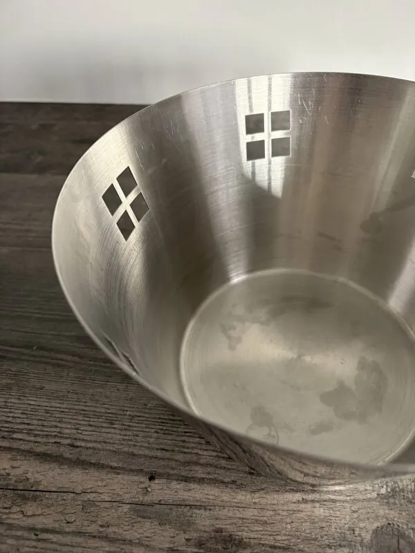 Illustration numéro 3 du produit Corbeille à Fruits Design en Acier Brossé - Esprit Bauhaus / Ikea Vintage