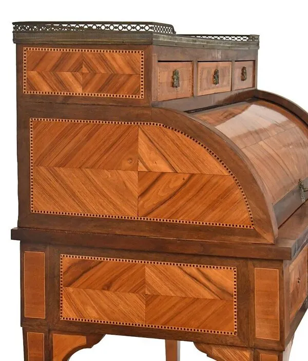 Illustration numéro 3 du produit Bureau cylindre de style Louis XVI