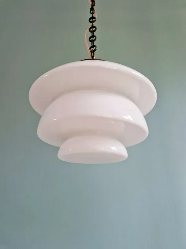 Illustration numéro 3 du produit Suspension art déco en opaline blanche et monture cuivrée, années 1920-30