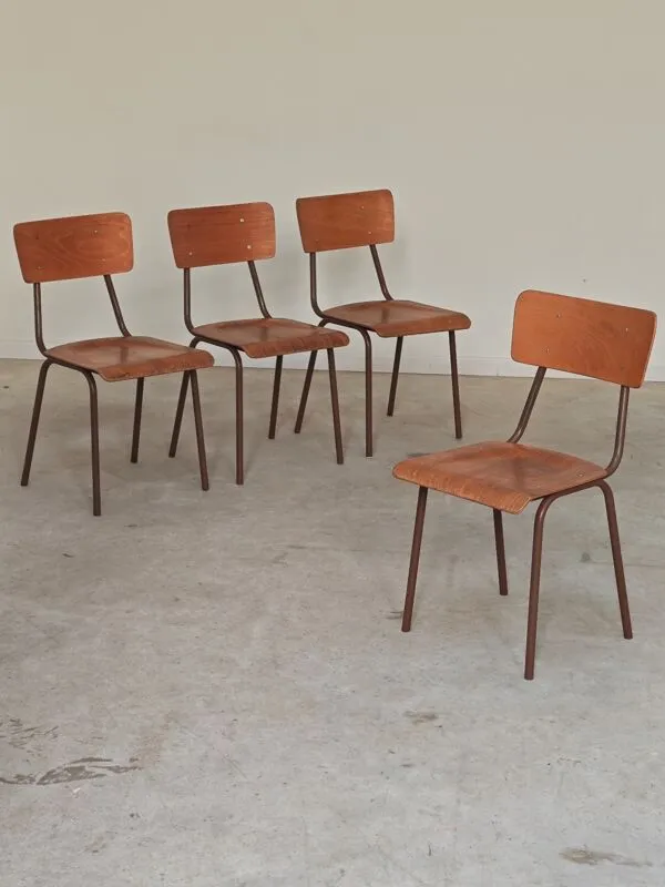 Illustration numéro 3 du produit Lot de 4 chaises d'école tchèque style Mullca