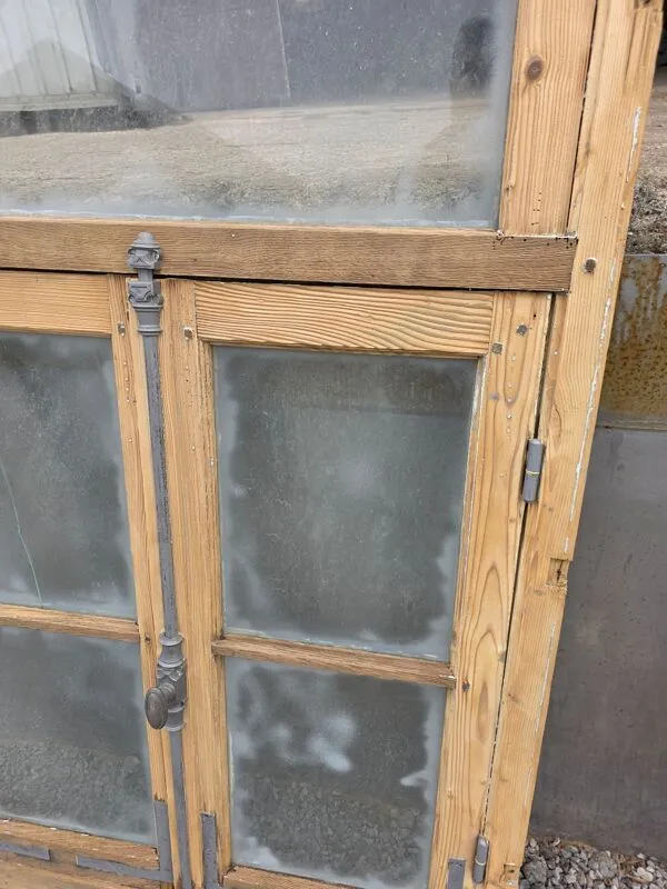 Illustration numéro 3 du produit Fenêtre ancienne avec bâti