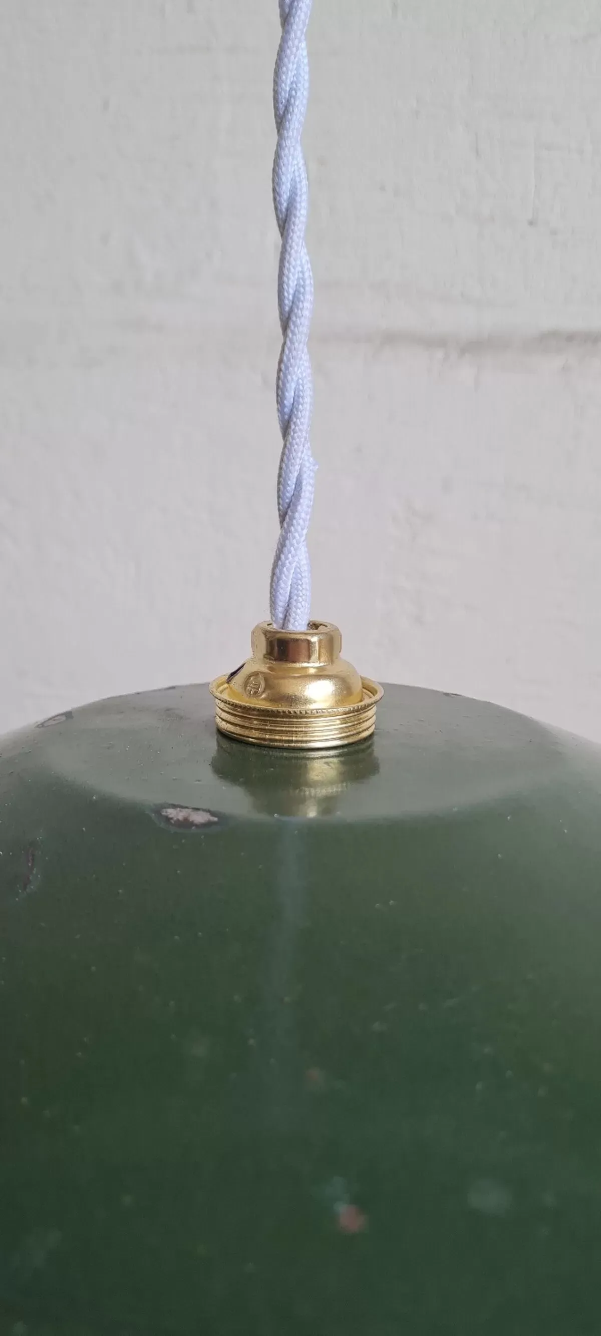 Illustration numéro 3 du produit Suspension en tôle émaillée verte