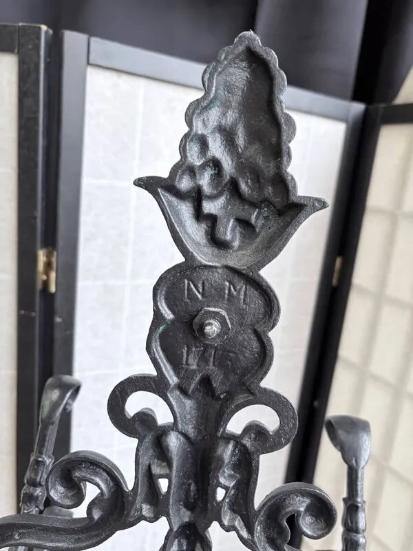 Illustration numéro 3 du produit Vestiaire Art nouveau en fonte