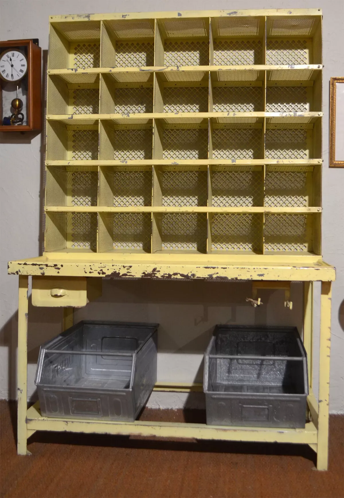 Illustration numéro 3 du produit Meuble de tri postal