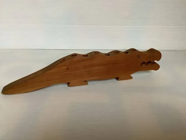 Illustration numéro 3 du produit Bougeoir crocodile bois scandinave zoomorphe