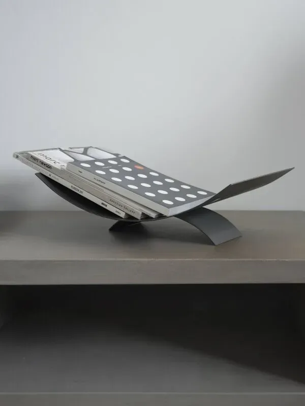 Illustration numéro 3 du produit Vide-Poche / Centre De Table En Métal Design Industriel / Space Age