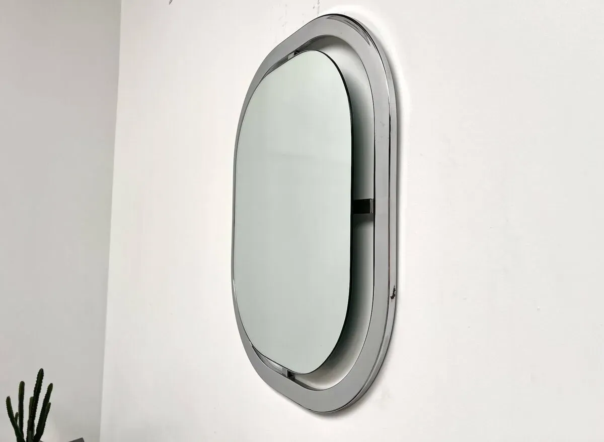 Illustration numéro 3 du produit Miroir Bauhaus en acier chromé