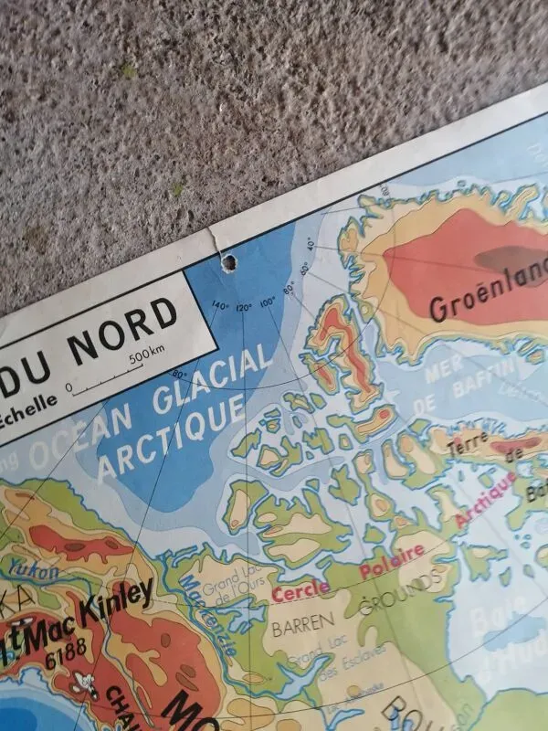 Illustration numéro 3 du produit Carte physique d'école Amérique du nord / Asie vintage.