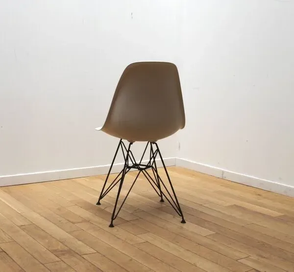 Illustration numéro 3 du produit Chaise DSR, Charles & Ray Eames Vitra