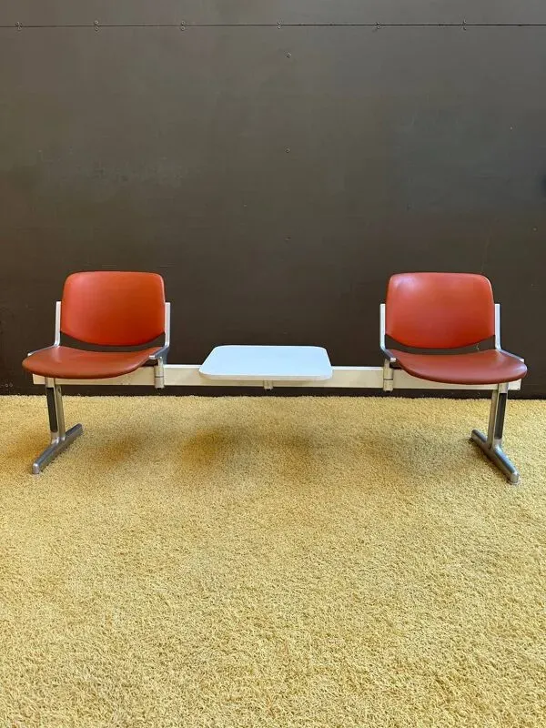 Illustration numéro 3 du produit Banquette Anonima par Giancarlo Piretti pour Castelli