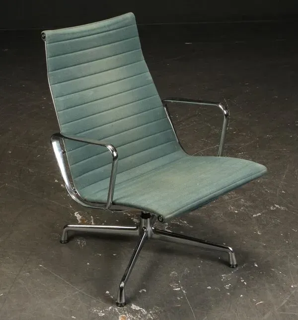 Illustration numéro 3 du produit Chaise de bureau en aluminium Charles & Ray Eames