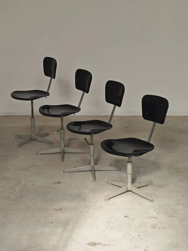 Illustration numéro 3 du produit Chaise réglable industrielle réglablemétal Tchécoslovaquie 1960