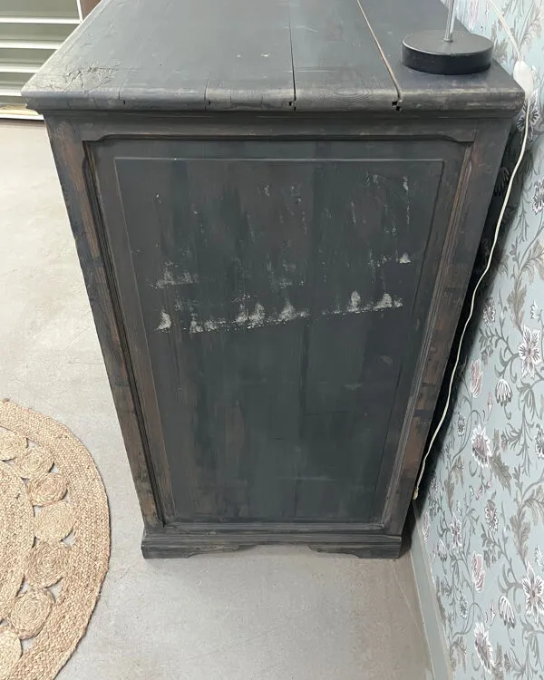 Illustration numéro 3 du produit Meuble de métier patiné