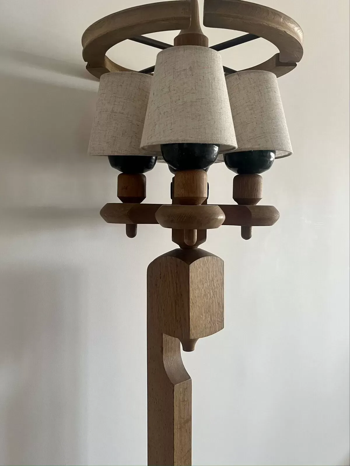 Illustration numéro 3 du produit Lampadaire signé Guillerme et Chambron