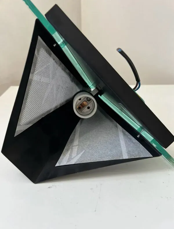 Illustration numéro 3 du produit Applique lampe design style Memphis 1980 NADAIR triangle plexiglass