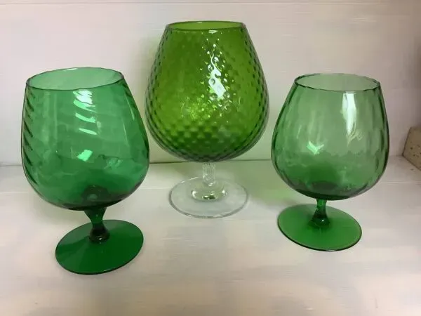 Illustration numéro 3 du produit Trio de vases verres vert Empoli Italy