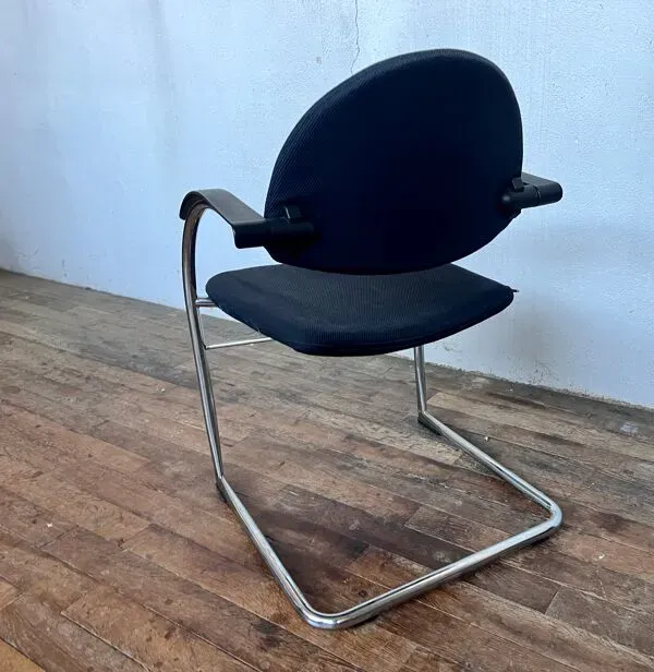 Illustration numéro 3 du produit Trio de fauteuis Vitra