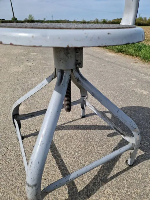 Illustration numéro 3 du produit Lot de 2 chaises d'atelier Modèle Nicolle à queue de baleine