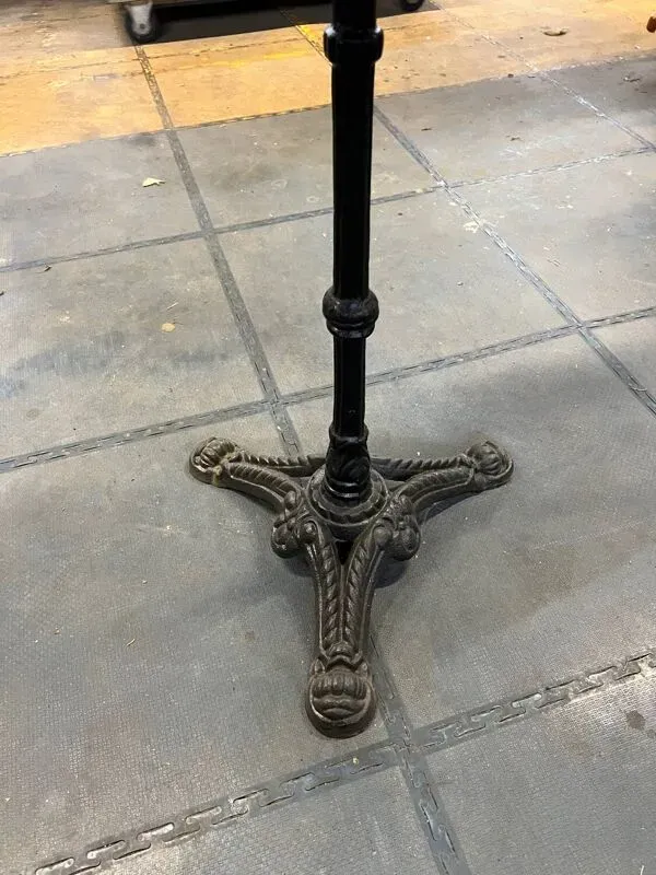 Illustration numéro 3 du produit Table bistrot