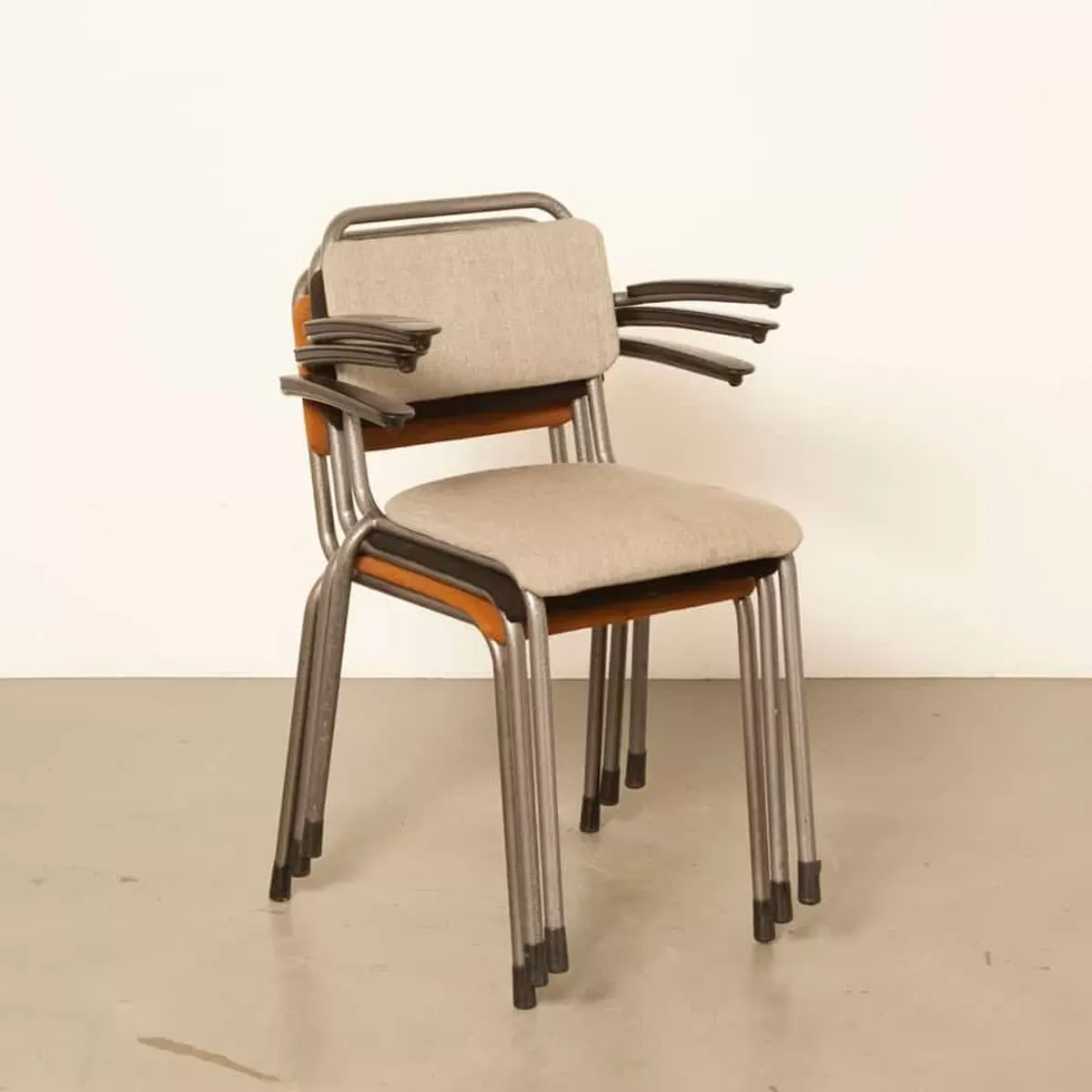 Illustration numéro 3 du produit Chaise d'école Gispen 206 rembourrée gris clair