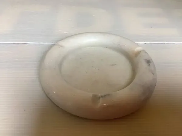 Illustration numéro 3 du produit Cendrier en marbre style Giusti