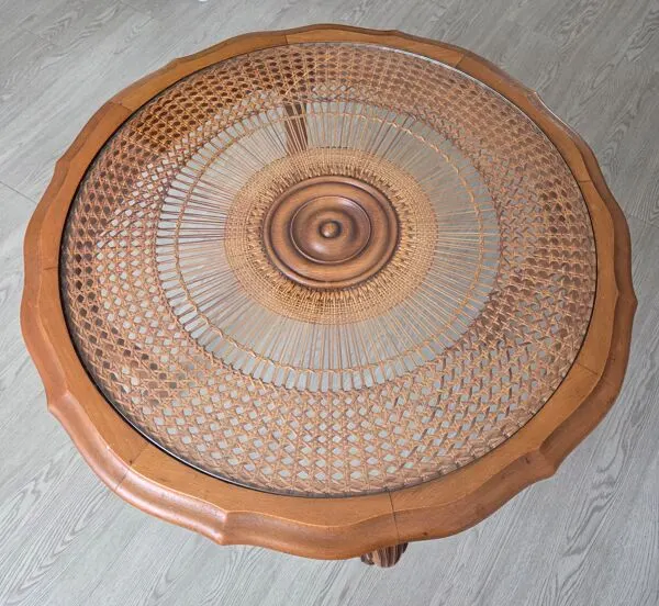 Illustration numéro 3 du produit Table basse en bois massif et cannage