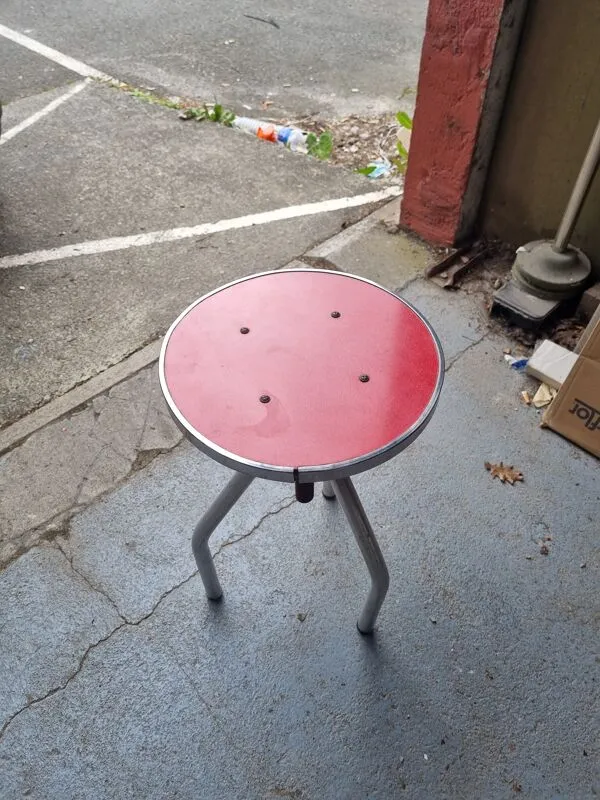 Illustration numéro 3 du produit Tabouret/chevet industriel