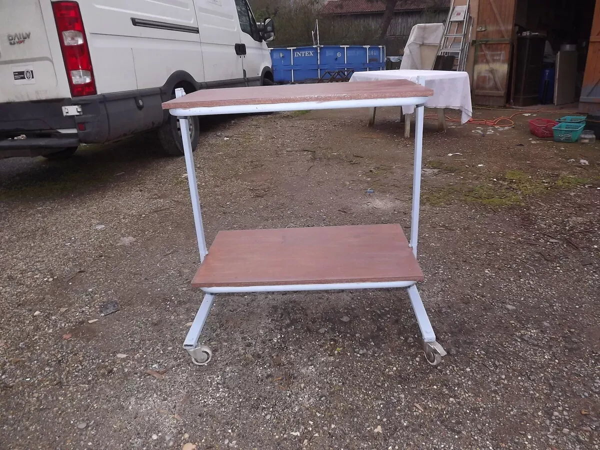 Illustration numéro 3 du produit Table roulante industrielle fer et bois