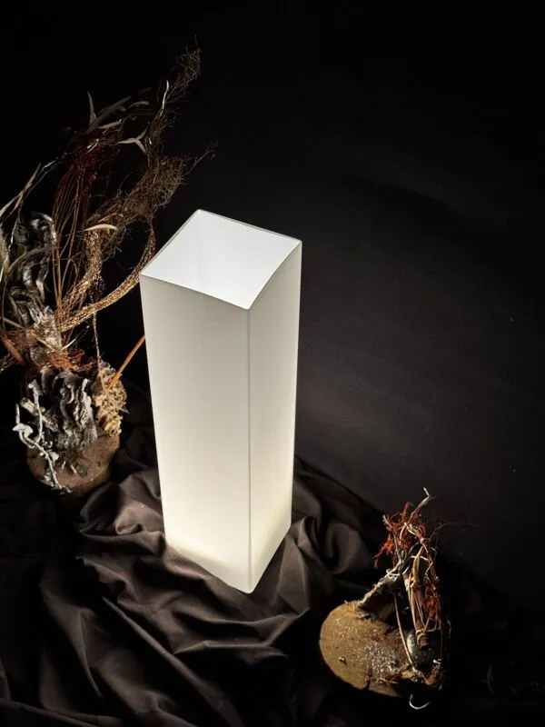 Illustration numéro 3 du produit Lampe à poser Opaline vianne SCE vintage Colonne 40x10x10 New old Stock NOS