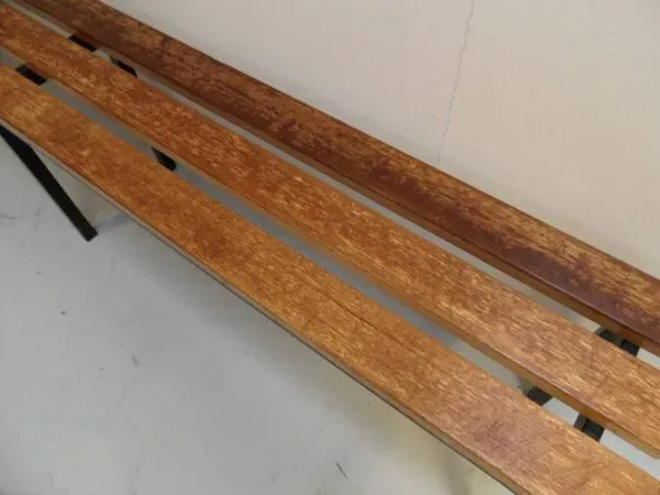 Illustration numéro 3 du produit Banc d'école vintage