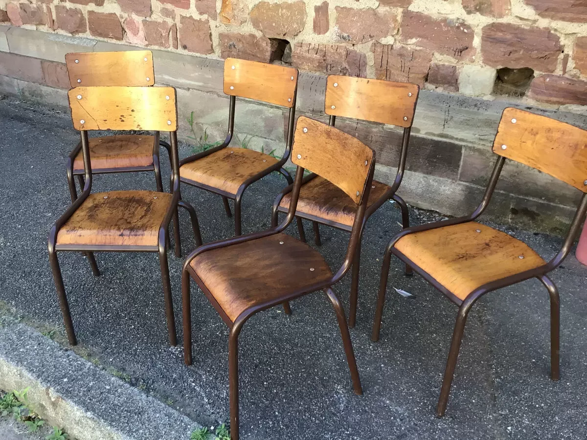 Illustration numéro 3 du produit Lot de 6 chaises d'école industrielle école vintage