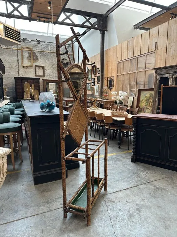 Illustration numéro 3 du produit Vestiaire d’entrée en bambou et rotin début XXème