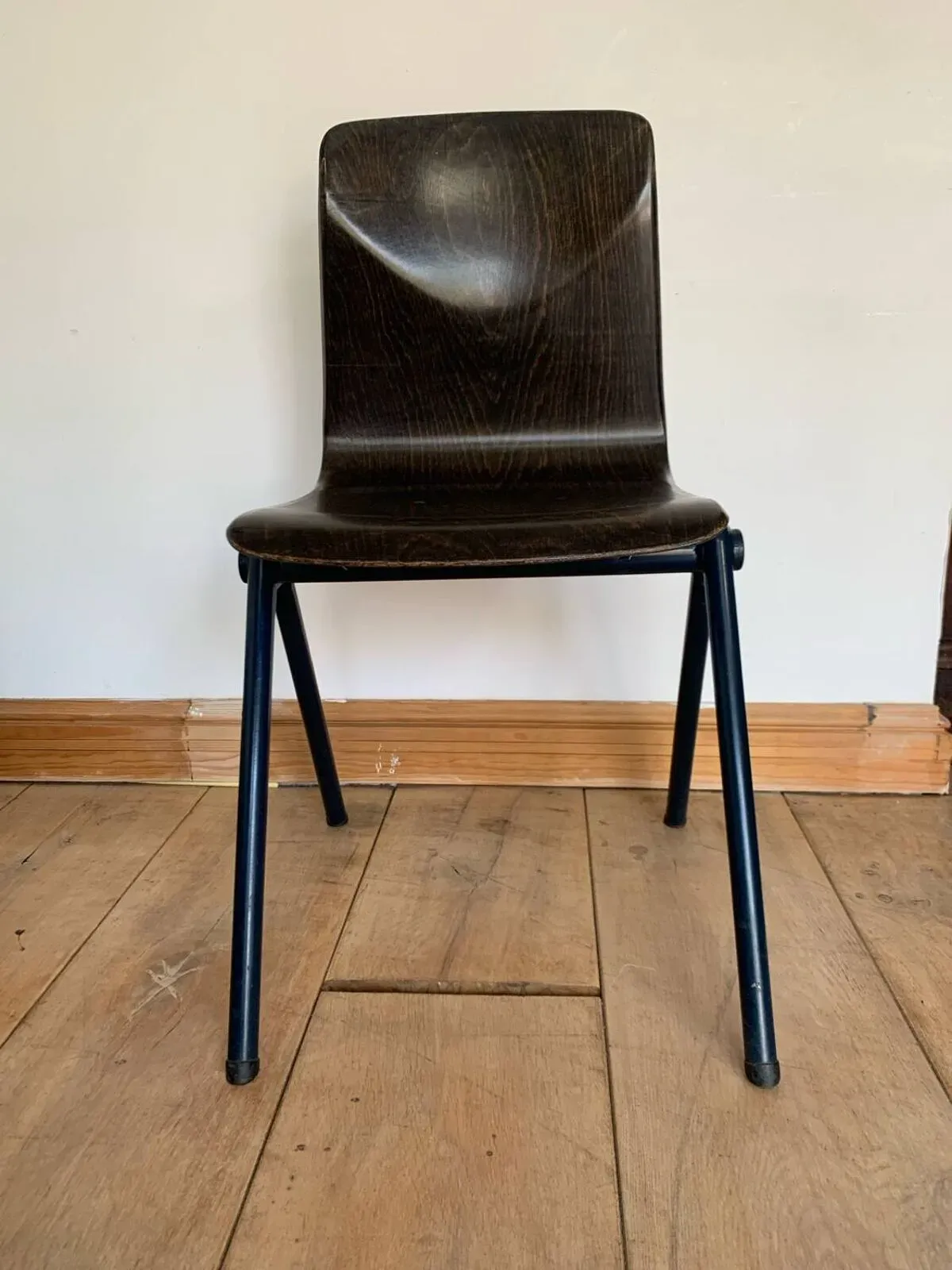 Illustration numéro 3 du produit Chaises Modèle S30 de Galvanitas