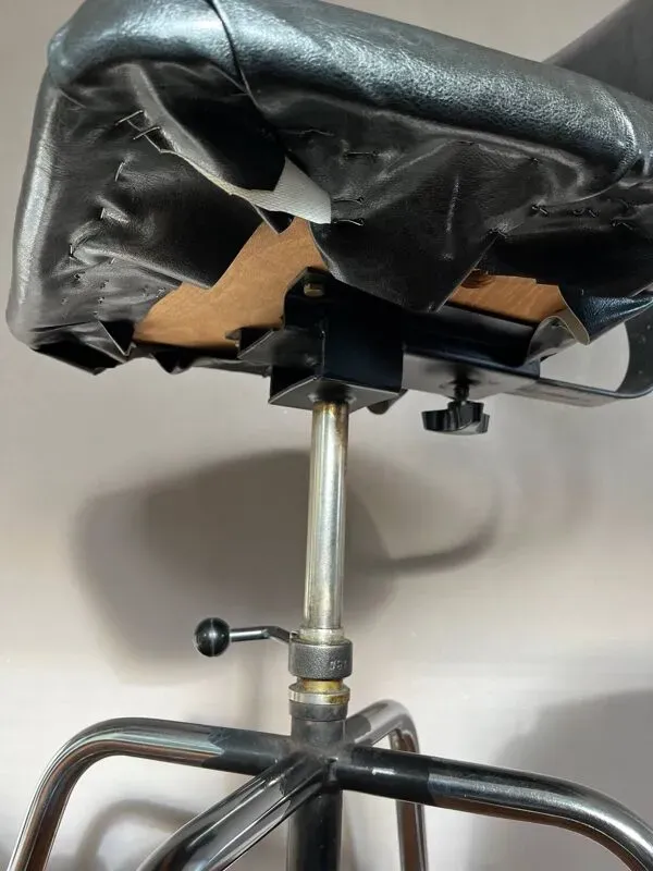 Illustration numéro 3 du produit Chaise industrielle Laboratoire